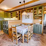 Hidden Authentic Haven - Two Bedroom With Balcony Daire Sevnica