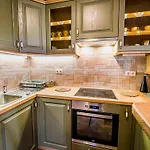 Daire Hidden Authentic Haven - Two Bedroom With Balcony *