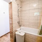 Hidden Authentic Haven - Two Bedroom With Balcony דירה *
