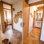 Hidden Authentic Haven - Two Bedroom With Balcony *