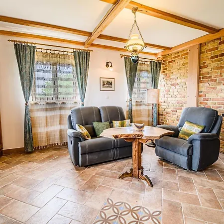 Hidden Authentic Haven - Two Bedroom With Balcony Appartement *