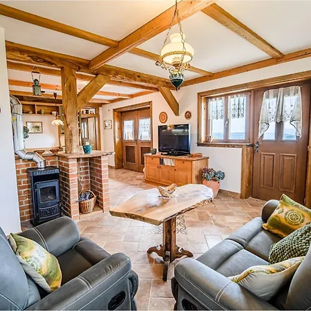 Hidden Authentic Haven - Two Bedroom With Balcony Appartement Sevnica