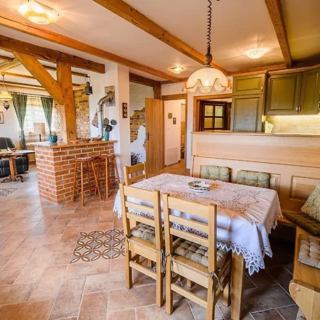 Apartament Hidden Authentic Haven - Two Bedroom With Balcony *