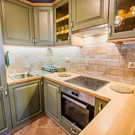 Hidden Authentic Haven - Two Bedroom With Balcony *