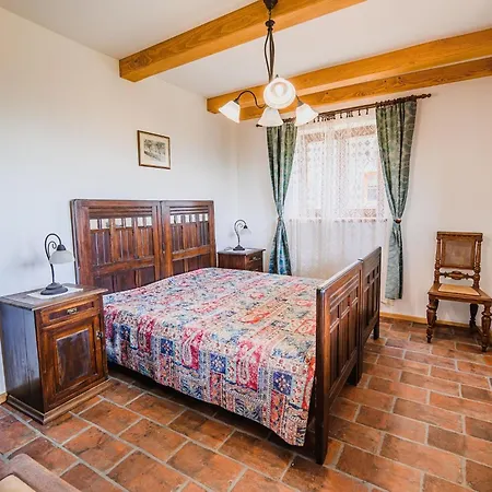 Hidden Authentic Haven - Two Bedroom With Balcony