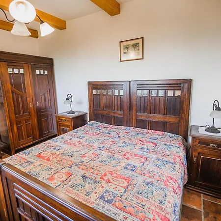 Hidden Authentic Haven - Two Bedroom With Balcony *