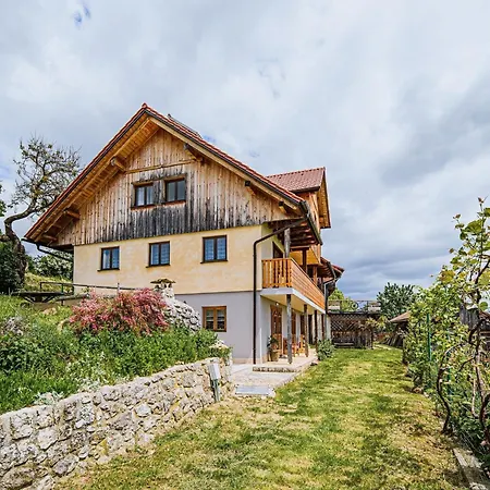 Hidden Authentic Haven - Two Bedroom With Balcony *