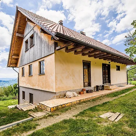 Hidden Authentic Haven - Two Bedroom With Balcony Appartamento