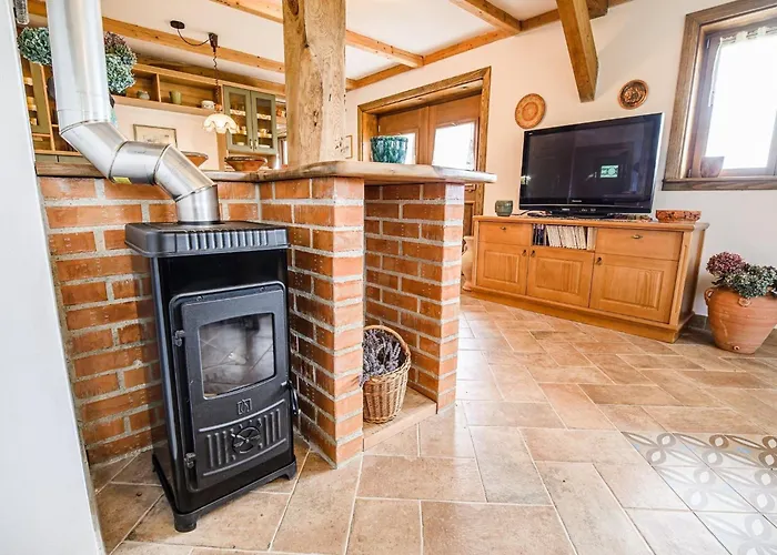 Hidden Authentic Haven - Two Bedroom With Balcony Appartement