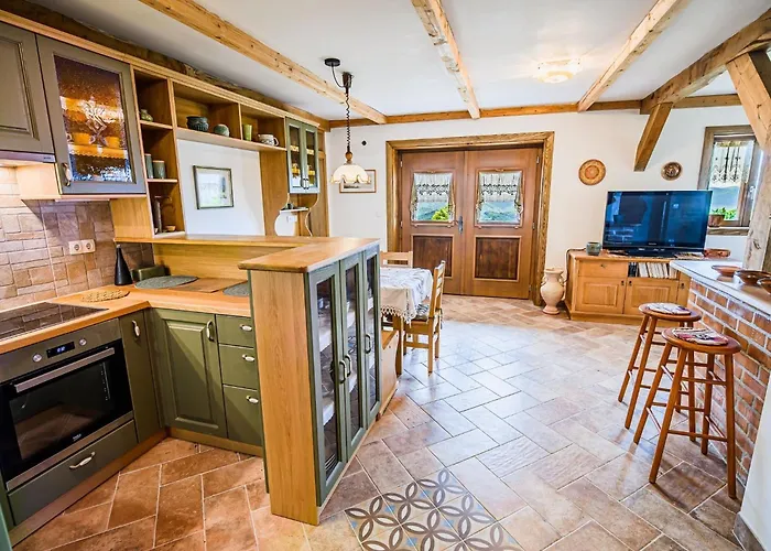 Hidden Authentic Haven - Two Bedroom With Balcony Апартаменты *