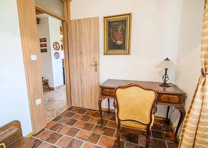 Hidden Authentic Haven - Two Bedroom With Balcony * Sevnica