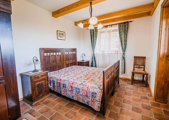 Hidden Authentic Haven - Two Bedroom With Balcony