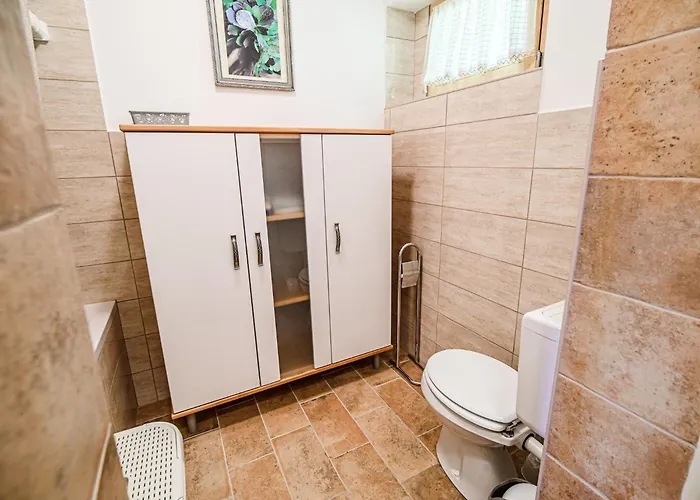 Hidden Authentic Haven - Two Bedroom With Balcony *