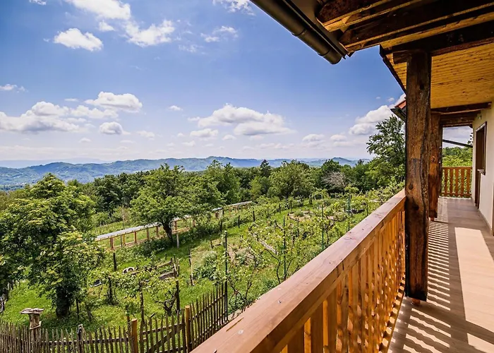 Apartament Hidden Authentic Haven - Two Bedroom With Balcony