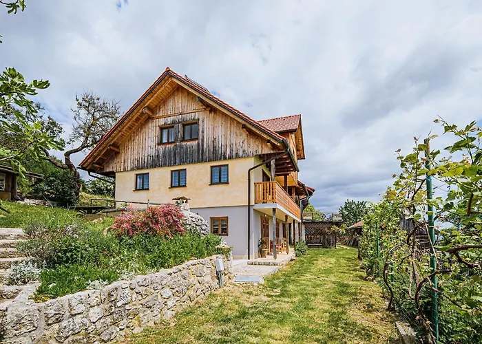 Hidden Authentic Haven - Two Bedroom With Balcony *