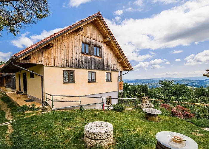 Appartement Hidden Authentic Haven - Two Bedroom With Balcony